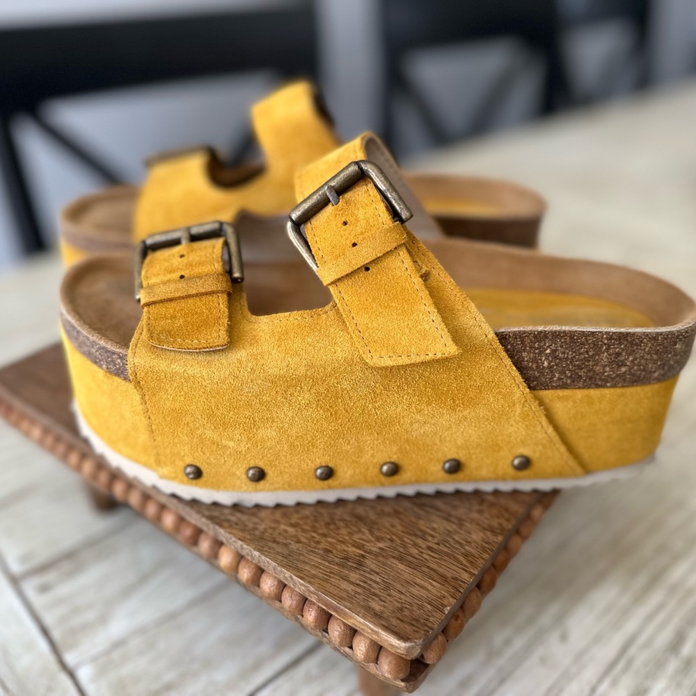 Rule Breaker Flatform Sandals